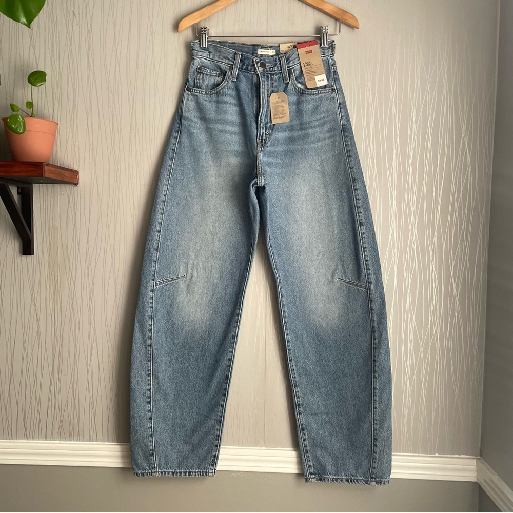 NWT Levi’s Cinch Barrel Jeans - Picture 5 of 16